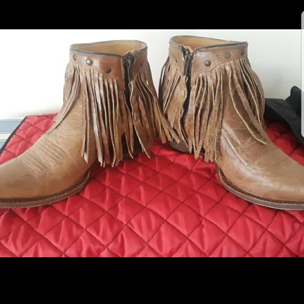 Boots - Picture 3 of 4